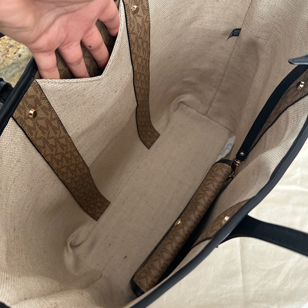 New my large tote Eva with clutch ❤️ - Picture 6 of 10